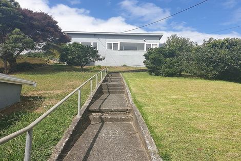 Photo of property in 15 Awaroa Road, Helensville, 0800