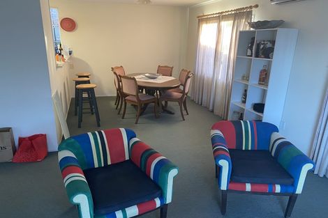 Photo of property in 2/13a Kitewao Street, Northcote, Auckland, 0627