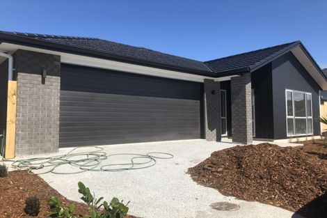 Photo of property in 18 Papa Orchard Drive, Kumeu, 0810