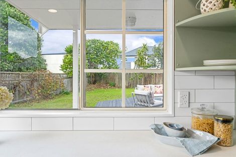Photo of property in 14 Olliver Grove, Waikanae Beach, Waikanae, 5036