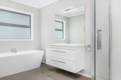 Photo of property in 3 Shoal Place, Whitby, Porirua, 5024