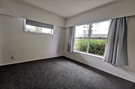 Photo of property in 1/76 Ravenwood Drive, Forrest Hill, Auckland, 0620