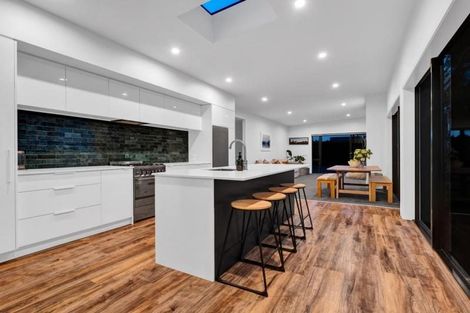 Photo of property in 2 Wairau Road, Oakura, 4374