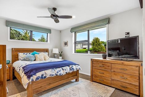 Photo of property in 8 Bosun Place, Te Atatu Peninsula, Auckland, 0610