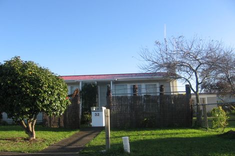 Photo of property in 32 Exeter Crescent, Takaro, Palmerston North, 4412