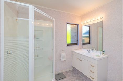 Photo of property in 223 Heatherlea East Road, Levin, 5571