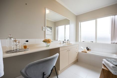 Photo of property in 2 Jubaea Place, Henderson, Auckland, 0610