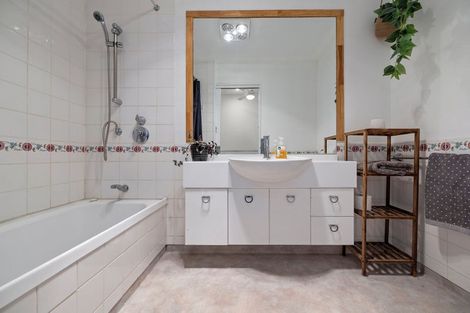 Photo of property in Goldridge Apartments, 2/43 Goldridge Way, Queenstown, 9300