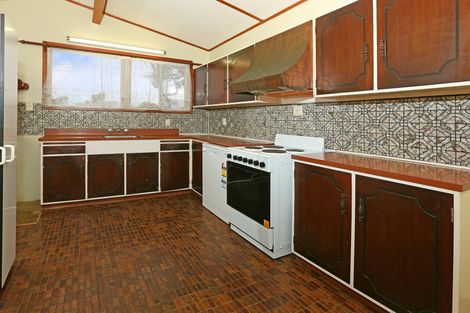 Photo of property in 6 Meadow Crescent, Te Atatu South, Auckland, 0602