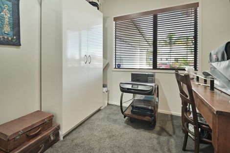 Photo of property in 37 Fairview Place, Havelock North, 4130