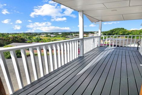 Photo of property in 9 Trosk Place, Waiuku, 2123