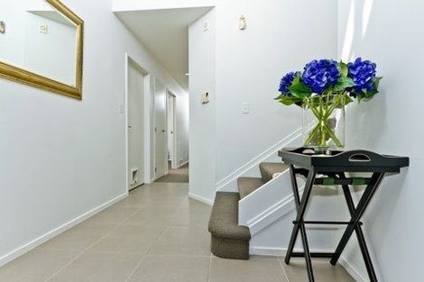 Photo of property in 26/15 Bush Lane, Northcote Point, Auckland, 0627