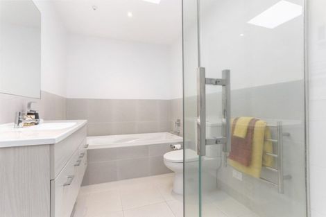 Photo of property in 78 Hobsonville Point Road, Hobsonville, Auckland, 0616