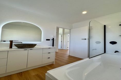 Photo of property in 3 Hartley Terrace, Massey, Auckland, 0614