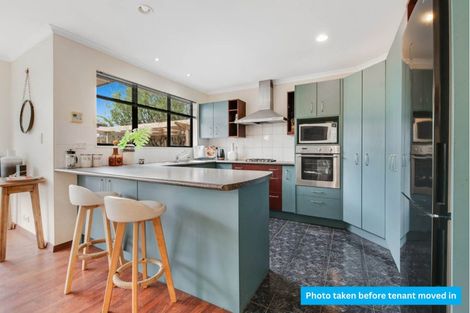 Photo of property in 26 Black Teal Close, Unsworth Heights, Auckland, 0632