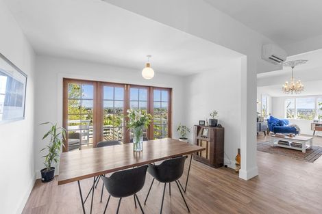 Photo of property in 34 Hackthorne Road, Cashmere, Christchurch, 8022