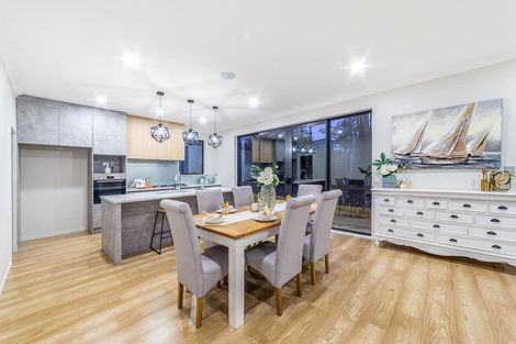 Photo of property in 27a Royal View Road, Te Atatu South, Auckland, 0610