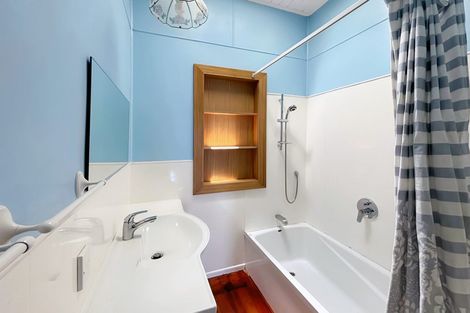 Photo of property in 21 Clayburn Road, Glen Eden, Auckland, 0602