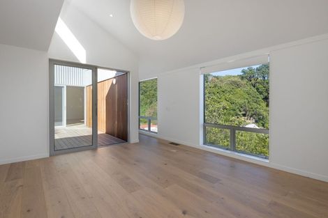 Photo of property in 129 Houghton Bay Road, Houghton Bay, Wellington, 6023