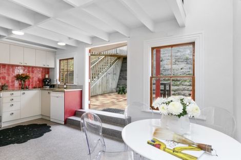 Photo of property in 10 Ranfurly Terrace, Mount Cook, Wellington, 6021