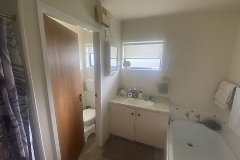 Photo of property in 2/42 Frank Evans Place, Henderson, Auckland, 0610