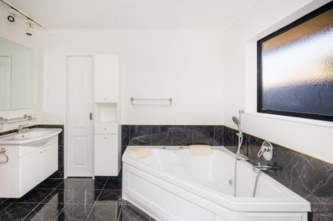 Photo of property in 31-33 Oak Crescent, Ashhurst, 4810