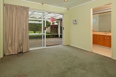 Photo of property in 6 Meadow Crescent, Te Atatu South, Auckland, 0602