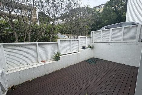 Photo of property in 22 Tiketike Way, Brooklyn, Wellington, 6021