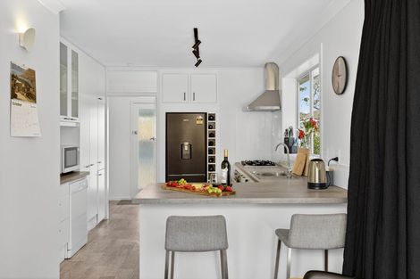 Photo of property in 100 Avondale Road, Avondale, Christchurch, 8061