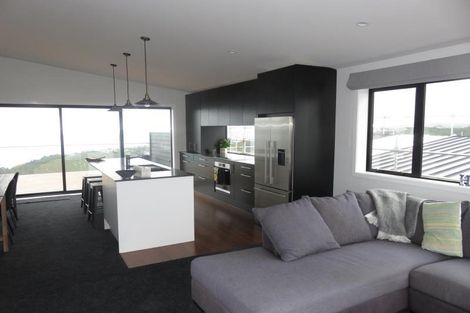 Photo of property in 79 Spenmoor Street, Newlands, Wellington, 6037