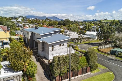 Photo of property in 9 Calvert Road, Moturoa, New Plymouth, 4310