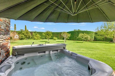 Photo of property in 27 Pohutukawa Drive, Levin, 5571