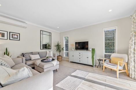 Photo of property in 2 Glen Bridge Lane, Harewood, Christchurch, 8051