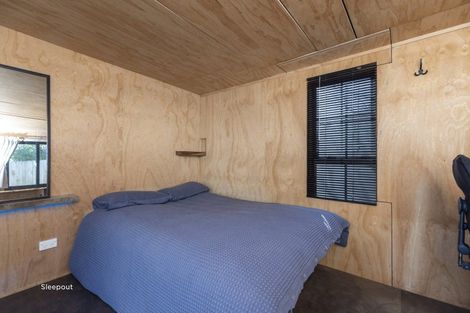 Photo of property in 43 Kaitawa Crescent, Paraparaumu, 5032