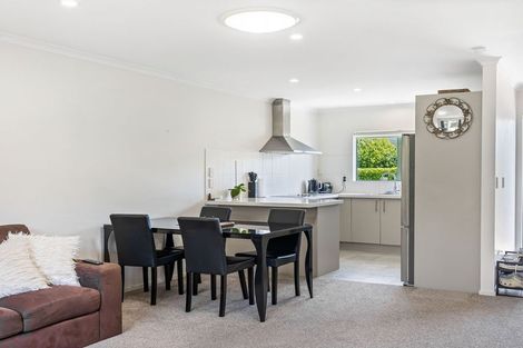 Photo of property in 4 Wakaroa Avenue, Te Atatu Peninsula, Auckland, 0610