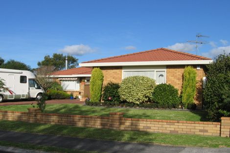 Photo of property in 17 Mcgowan Place, Orewa, 0931