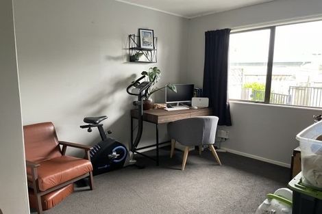 Photo of property in 4 Colonial Place, Kelvin Grove, Palmerston North, 4414