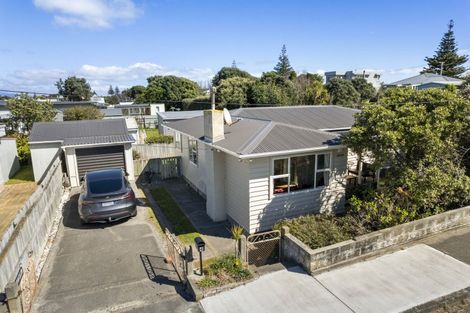 Photo of property in 4 Kowhai Street, Otaki Beach, Otaki, 5512