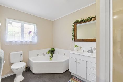 Photo of property in 10 Ryden Place, Glen Eden, Auckland, 0602