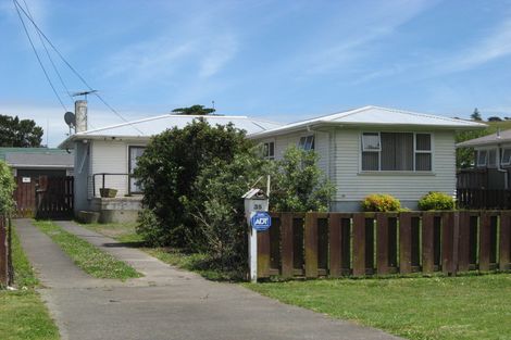 Photo of property in 35 Mckenzie Road, Mangere Bridge, Auckland, 2022