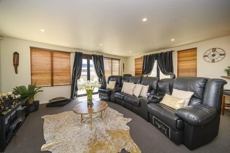 Photo of property in 44 Ruapehu Drive, Fitzherbert, Palmerston North, 4410