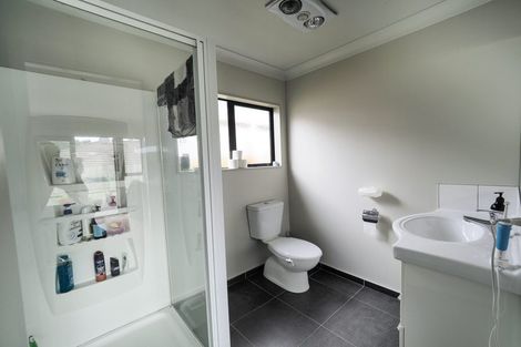 Photo of property in 33 Staithes Drive North, Whitby, Porirua, 5024