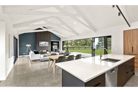 Photo of property in 35 Mike Smith Drive, Cambridge, 3434