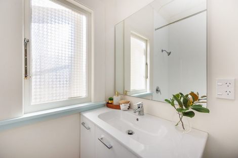 Photo of property in 3 Cuba Street, Takaro, Palmerston North, 4412