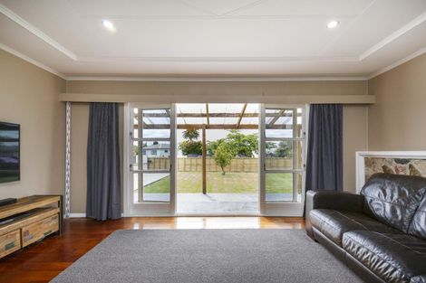 Photo of property in 24 Paisley Street, Mellons Bay, Auckland, 2014