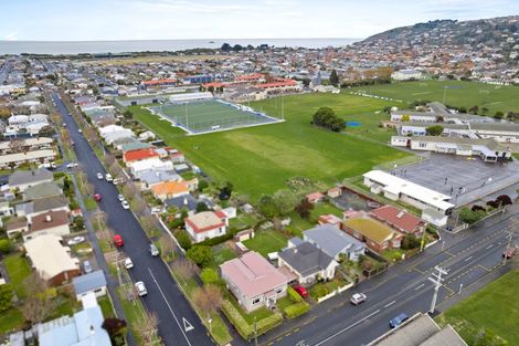Photo of property in 195 Macandrew Road, South Dunedin, Dunedin, 9012