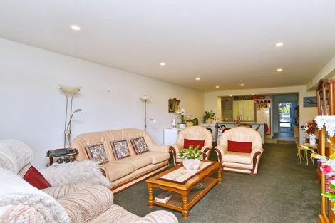 Photo of property in 2/272 Marine Parade, New Brighton, Christchurch, 8061