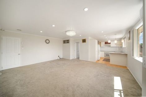 Photo of property in 11 Naylors Drive, Mangere, Auckland, 2022
