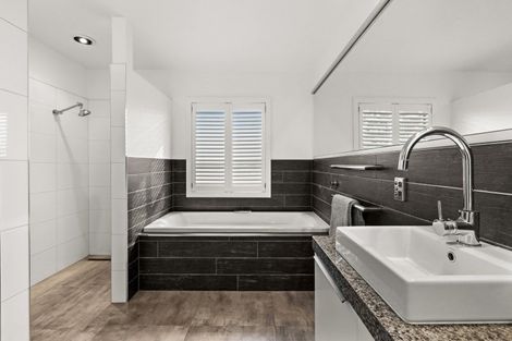 Photo of property in 62 Meeanee Quay, Westshore, Napier, 4110