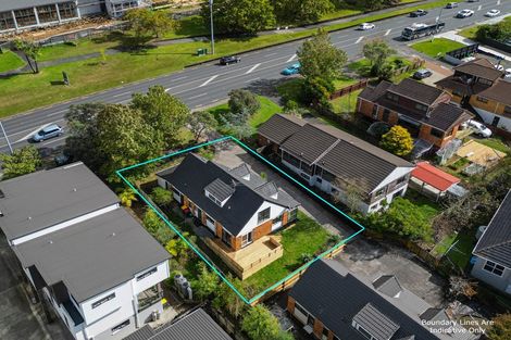 Photo of property in 1/4227 Great North Road, Glendene, Auckland, 0602